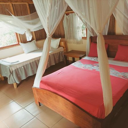 Bed and Breakfast Onja Surf Camp Mahambo Экстерьер фото