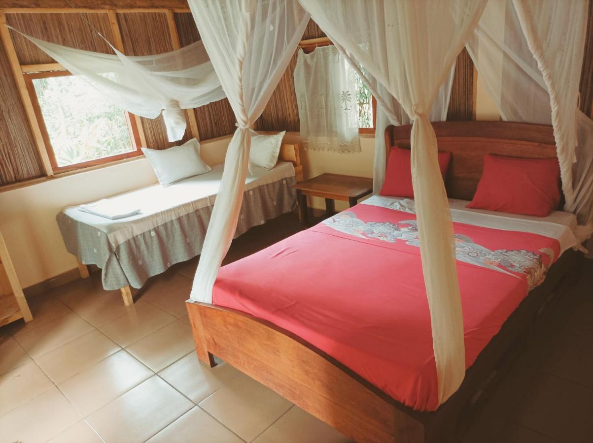 Bed and Breakfast Onja Surf Camp Mahambo Экстерьер фото